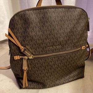 Micheal Kors Rhea medium slim backpack